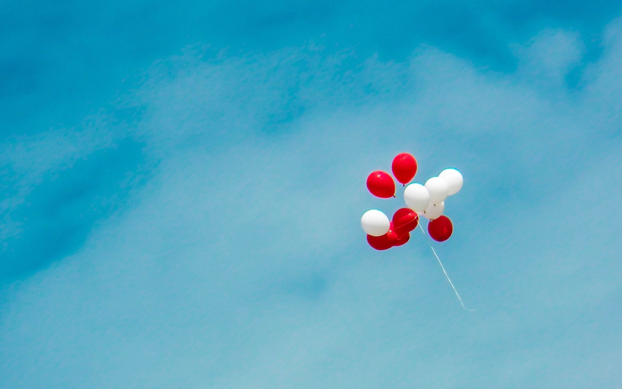 white-and-red-balloons-907274 white-and-red-balloons-907274